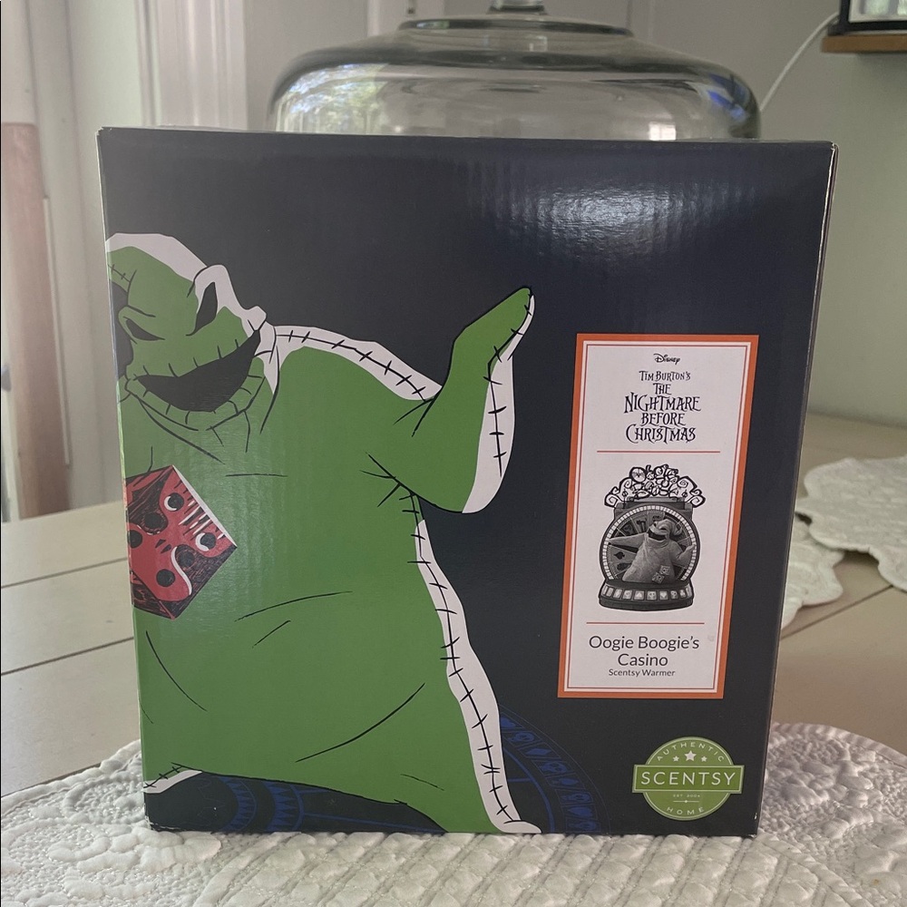 Scentsy Oogie Boogie Green and Black Warmer